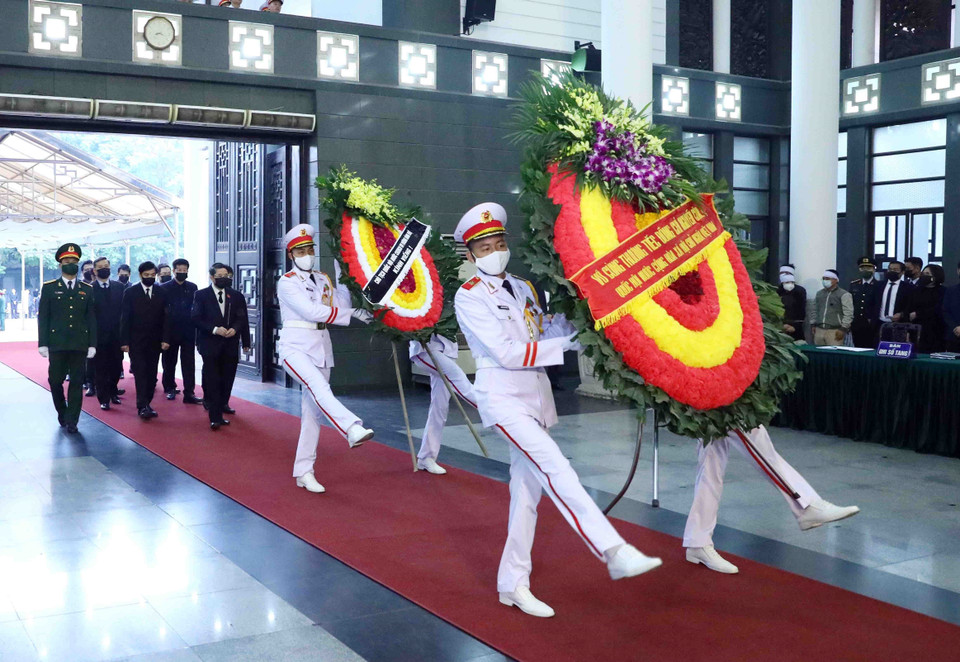 Đoàn Quốc hội do Phó Chủ tịch Quốc hội Nguyễn Đức Hải dẫn đầu viếng nguyên Phó Thủ tướng Chính phủ Nguyễn Côn. (Ảnh: Phạm Kiên/TTXVN)