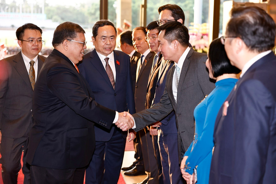 Chủ tịch Quốc hội Trần Thanh Mẫn đón Chủ tịch Hạ viện Malaysia Tan Sri Dato’ Johari Bin Abdul. (Ảnh: Doãn Tấn/TTXVN)