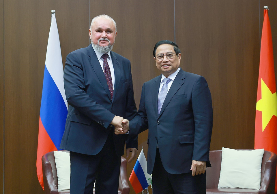 Nhân chuyến tham dự Hội nghị các Nhà lãnh đạo Nhóm các nền kinh tế mới nổi (BRICS) mở rộng, chiều 23/10, Thủ tướng Phạm Minh Chính tiếp Bộ trưởng Năng lượng Nga Sergei Tsivilev. (Ảnh: Dương Giang/TTXVN)