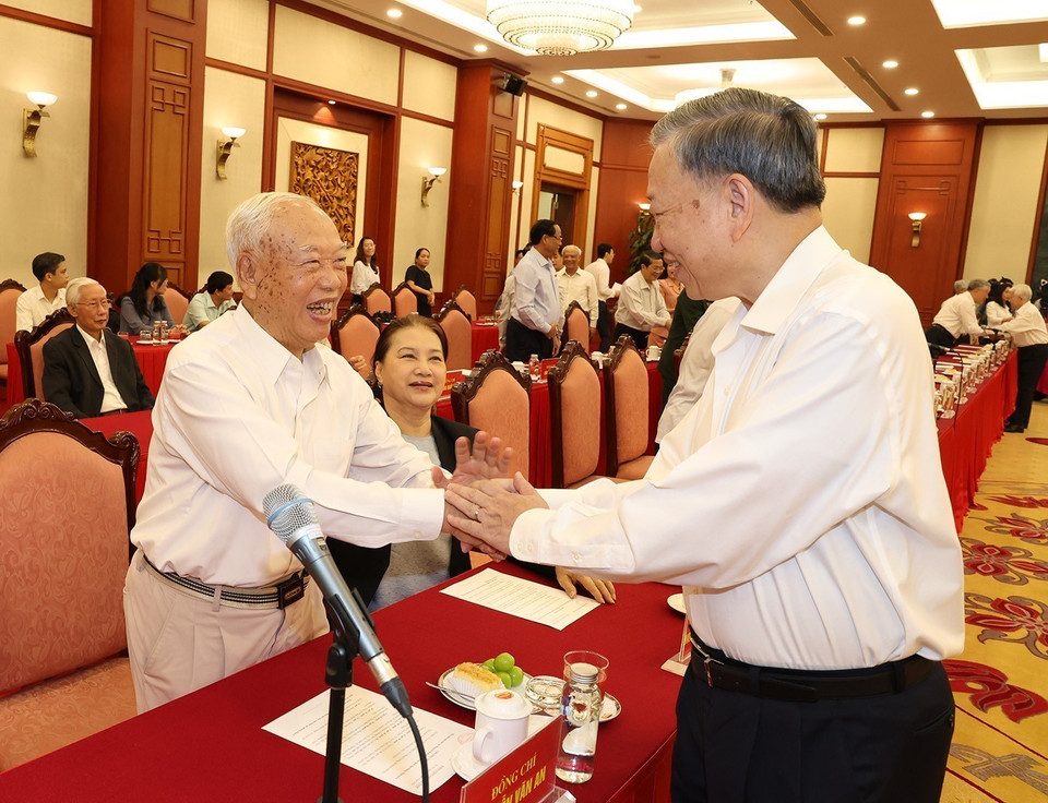 Tổng Bí thư, Chủ tịch nước Tô Lâm và nguyên Chủ tịch Quốc hội Nguyễn Văn An. (Ảnh: Trí Dũng/TTXVN)