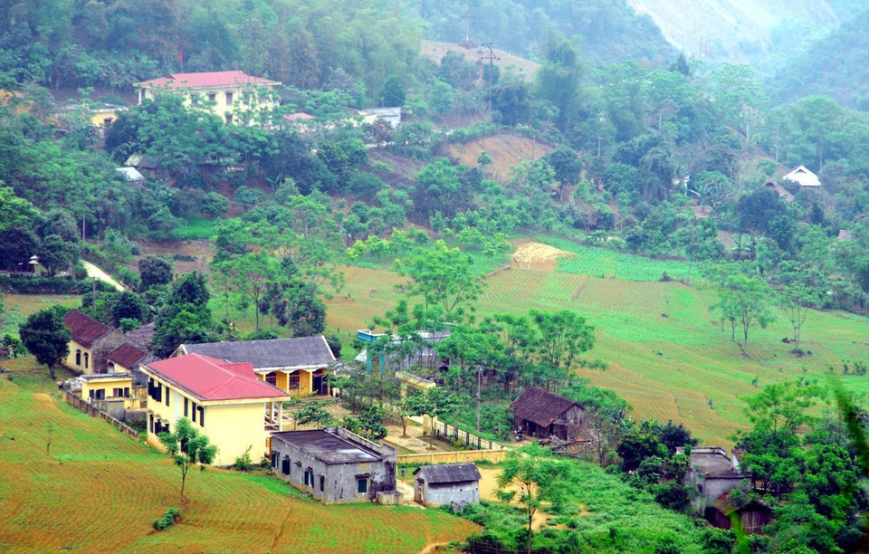 Khu trung tâm cụm xã Toàn Sơn, huyện Đà Bắc, tỉnh Hòa Bình. (Ảnh: Thanh Hà/TTXVN)