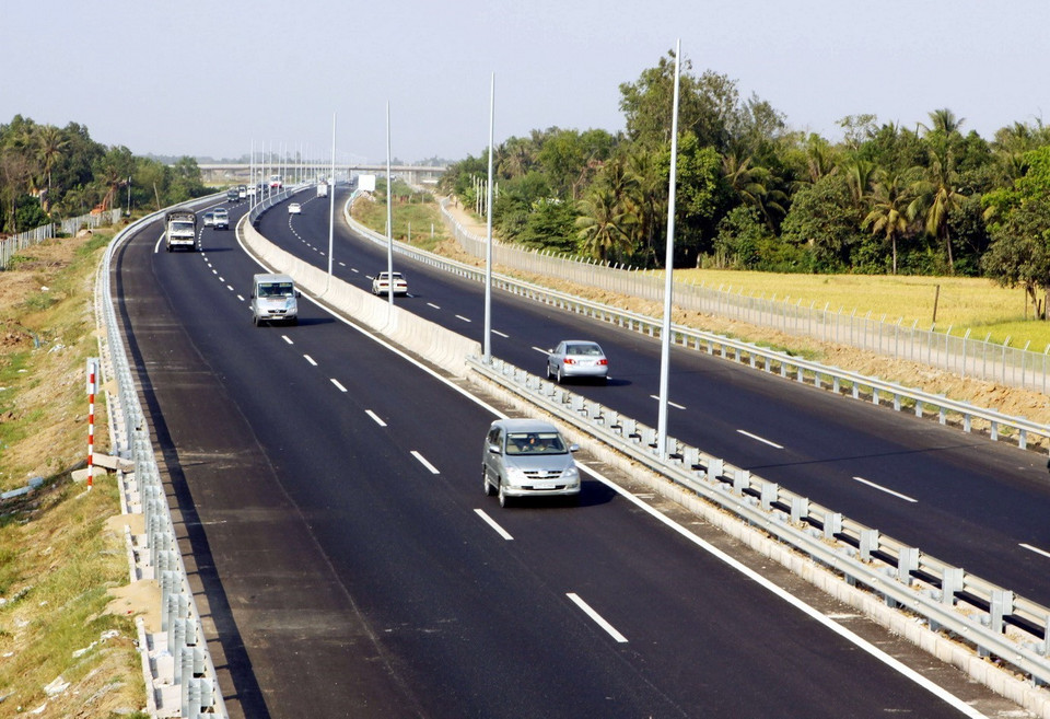 Đường cao tốc Sài Gòn- Trung Lương dài 61,9 km, khánh thành năm 2010 sau hơn 4 năm xây dựng, là tuyến cao tốc hoàn chỉnh đầu tiên của Việt Nam. (Ảnh: Anh Tôn/TTXVN)