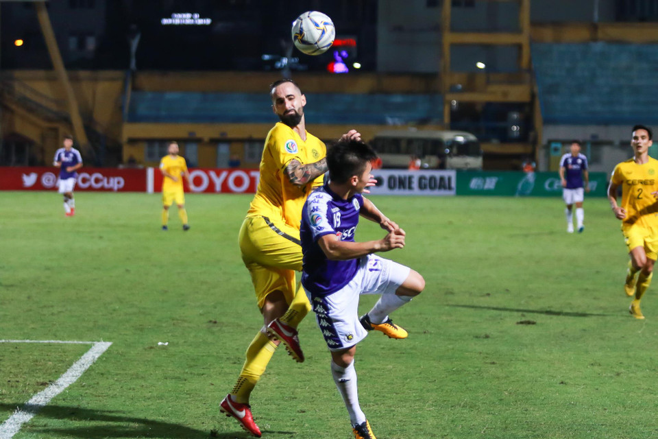 Nhận hai bàn thua và đứng trước nguy cơ bị loại, Ceres Negros bùng lên tấn công. (Ảnh: Nguyên An/Vietnam+)