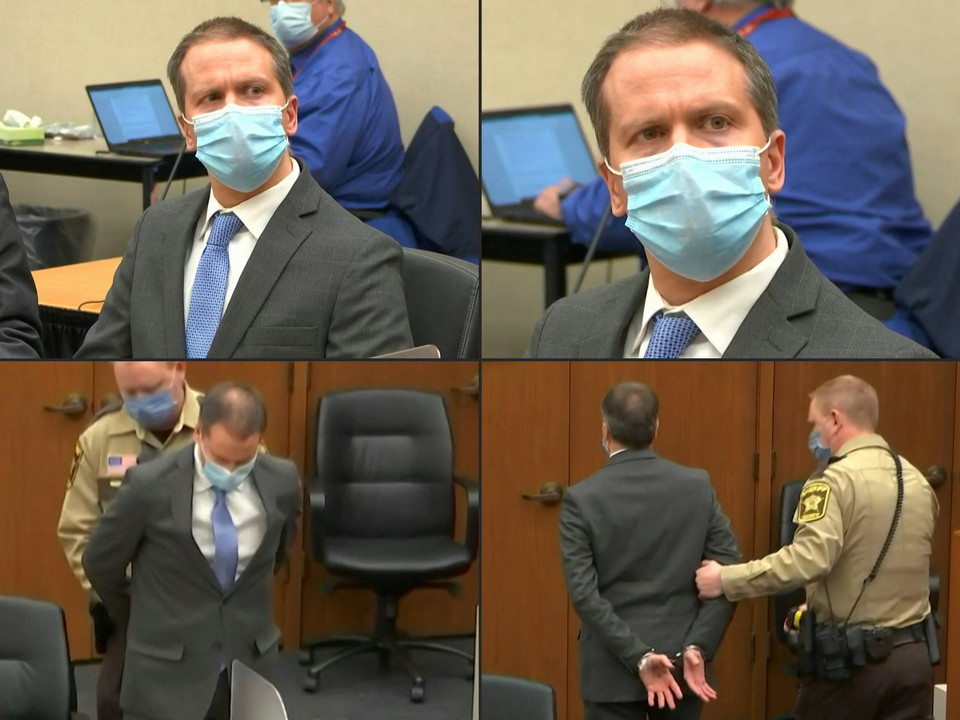 Ngày 20/4/2021, cựu cảnh sát Derek Chauvin (trong ảnh), đối tượng gây ra cái chết cho người đàn ông da màu George Floyd, khiến cả nước Mỹ chìm trong bạo loạn chống phân biệt chủng tộc suốt nhiều tháng của năm 2020, bị tòa án chính thức tuyên có tội với cả ba tội danh giết người cấp độ hai, giết người cấp độ ba và ngộ sát. (Ảnh: AFP/TTXVN)