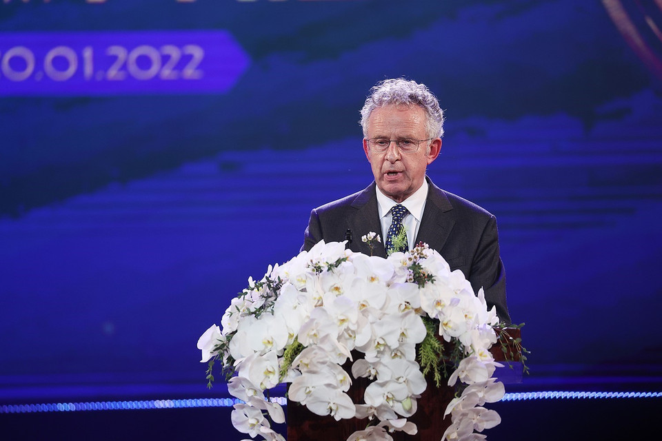 Chủ tịch Hội đồng Giải thưởng VinFuture - Giáo sư Sir Richard Henry Friend phát biểu. (Ảnh: Dương Giang/TTXVN)