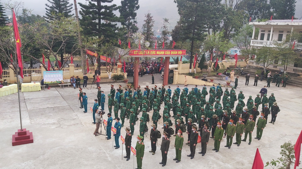 Lễ giao nhận quân tại huyện Mèo Vạc (Hà Giang). (Ảnh: Nguyễn Chiến/TTXVN)