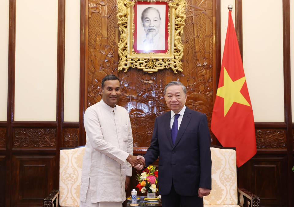 Tổng Bí thư, Chủ tịch nước Tô Lâm tiếp Đại sứ Sri Lanka tại Việt Nam Poshitha Perera. (Ảnh: Lâm Khánh/TTXVN)