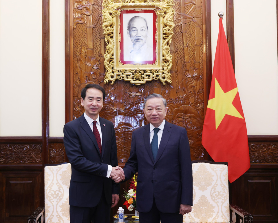 Tổng Bí thư, Chủ tịch nước Tô Lâm tiếp Đại sứ Trung Quốc tại Việt Nam Hà Vĩ. (Ảnh: Lâm Khánh/TTXVN)