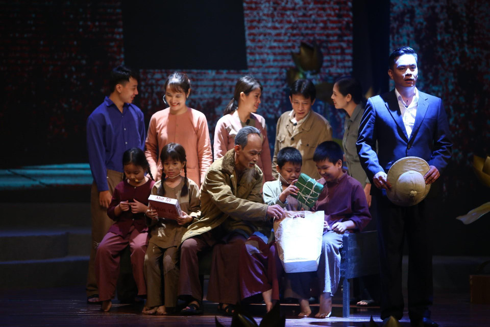 Chương trình nghệ thuật tại điểm cầu Hà Nội. (Ảnh: Minh Quyết/TTXVN)