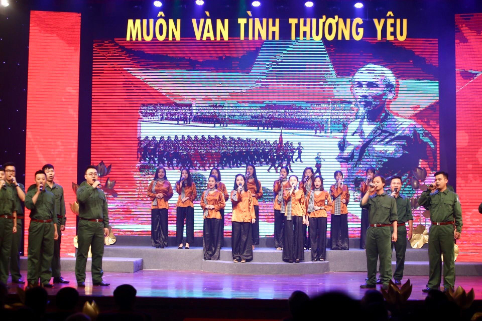 Chương trình nghệ thuật tại điểm cầu Hà Nội. (Ảnh: Minh Quyết/TTXVN)