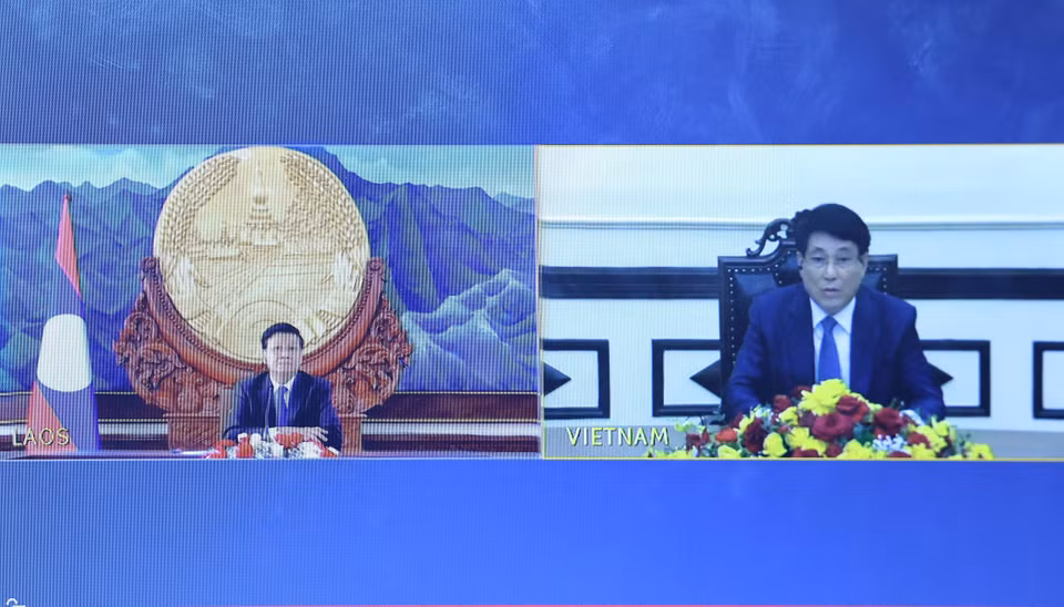 Chủ tịch nước Lương Cường hội đàm trực tuyến với Tổng Bí thư, Chủ tịch nước Lào Thongloun Sisoulith. (Ảnh: Lâm Khánh/TTXVN)