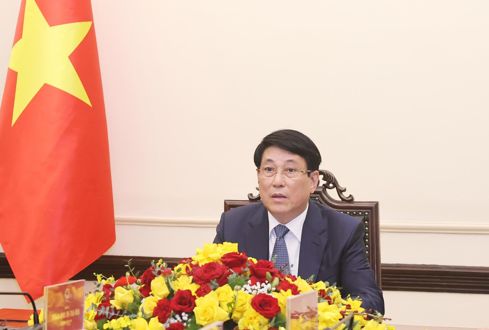 Chủ tịch nước Lương Cường hội đàm trực tuyến với Tổng Bí thư, Chủ tịch nước Lào Thongloun Sisoulith. (Ảnh: Lâm Khánh/TTXVN)