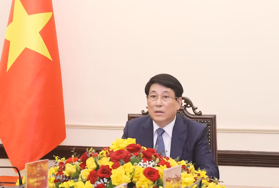 Chủ tịch nước Lương Cường hội đàm trực tuyến với Tổng Bí thư, Chủ tịch nước Lào Thongloun Sisoulith. (Ảnh: Lâm Khánh/TTXVN)