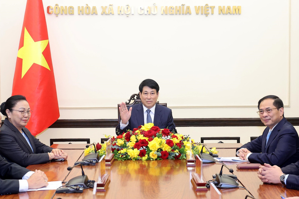 Chủ tịch nước Lương Cường hội đàm trực tuyến với Tổng Bí thư, Chủ tịch nước Lào Thongloun Sisoulith. (Ảnh: Lâm Khánh/TTXVN)