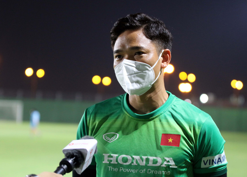 Thủ môn Nguyên Mạnh trả lời phỏng vấn. (Nguồn: VFF)