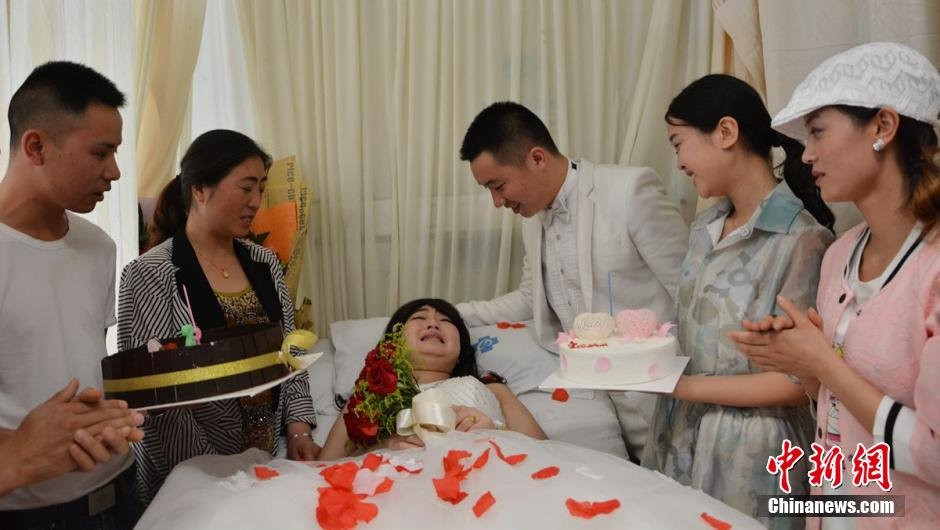 Hai người quen nhau 16/3/2014. (Nguồn: Chinanews.com)