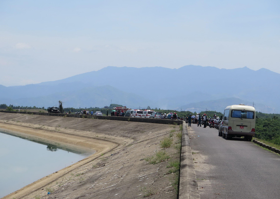 Hiện trường vụ tai nạn máy bay cách xa khu dân cư. (Ảnh: Phan Sáu/TTXVN)