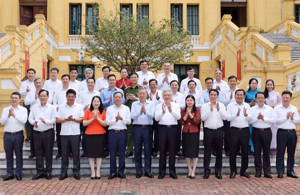 Chủ tịch nước Tô Lâm với lãnh đạo Tòa án Nhân dân Tối cao và các đại biểu. (Ảnh: Nhan Sáng/TTXVN)