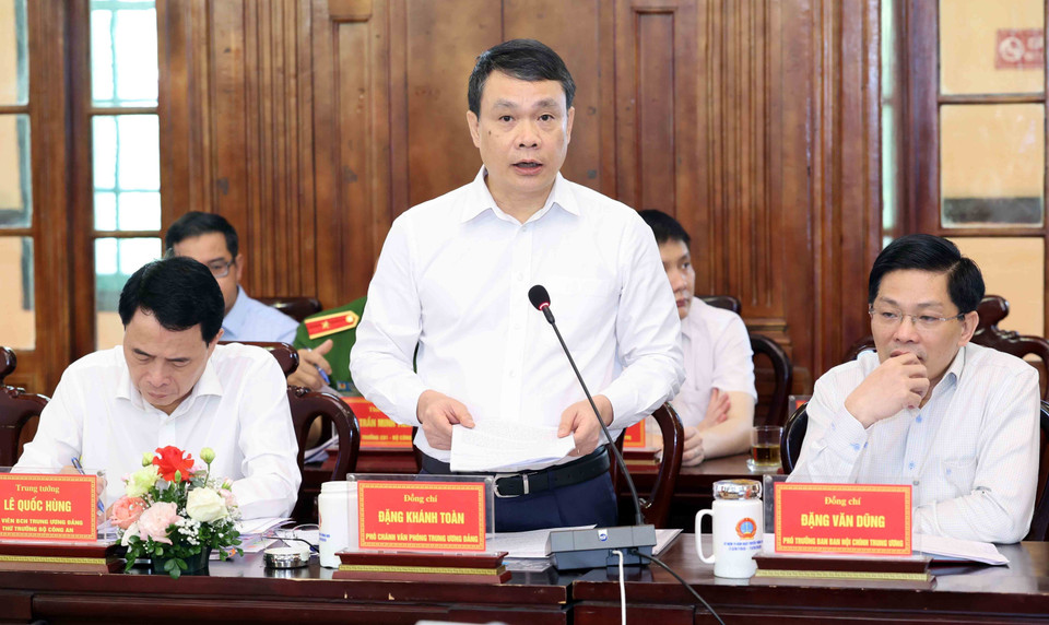Phó Chánh Văn phòng Trung ương Đảng Đặng Khánh Toàn phát biểu. (Ảnh: Nhan Sáng/TTXVN)