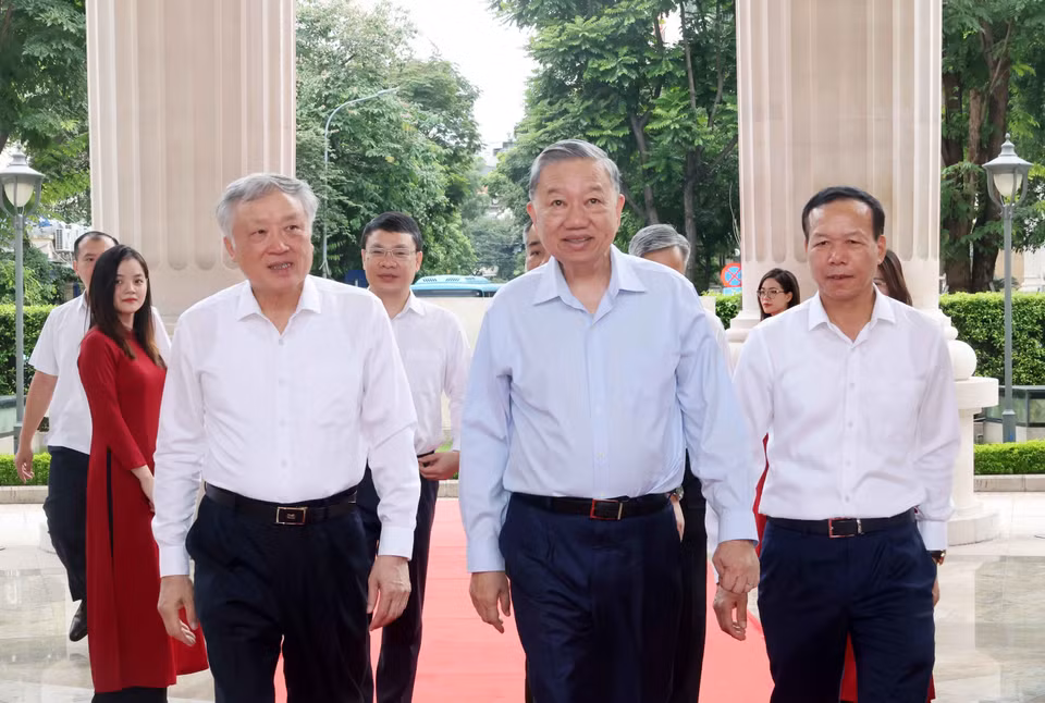 Chủ tịch nước Tô Lâm đến thăm, làm việc tại Tòa án nhân dân Tối cao. (Ảnh: Nhan Sáng/TTXVN)