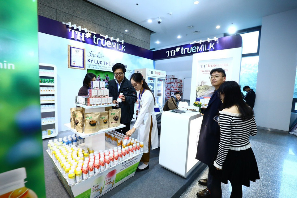 Đây đều là các sản phẩm thực phẩm, sữa tươi sạch và đồ uống tốt cho sức khỏe đã có chỗ đứng vững chắc trên thị trường. (Ảnh: PV/Vietnam+)