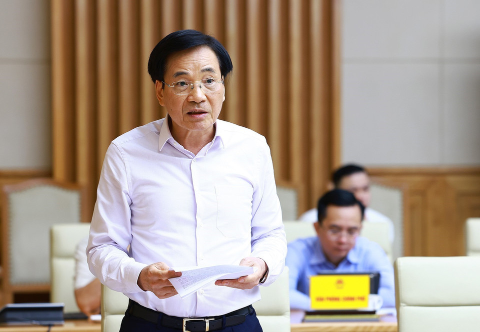 Bộ trưởng, Chủ nhiệm Văn phòng Chính phủ Trần Văn Sơn báo cáo triển khai nhiệm vụ trọng tâm 6 tháng cuối năm 2024. (Ảnh: Dương Giang/TTXVN)
