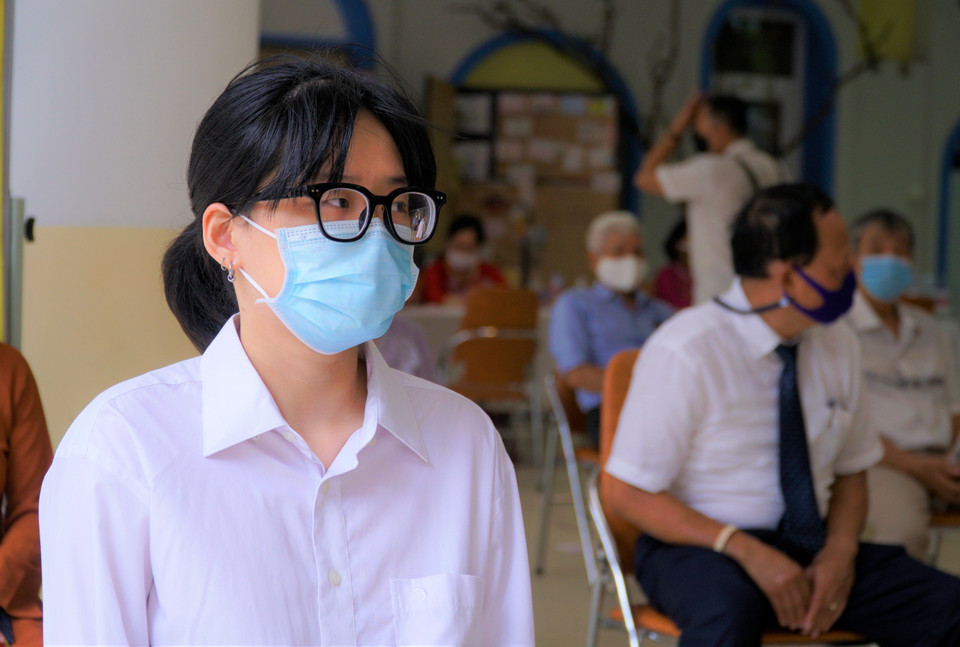 Tại điểm bầu cử số 2 này còn có sự tham gia bỏ phiếu của cử tri những cử tri trẻ tuổi, trẻ nhất là 19 tuổi, lần đầu đi tham gia bỏ phiếu thực hiện quyền và nghĩa vụ của công dân. (Ảnh: Minh Hiếu/Vietnam+)