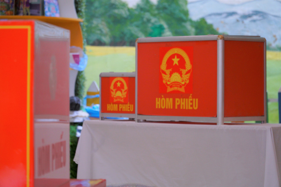 Với bất kể tầng lớp, địa vị nào thì ngày 23/5 này, mỗi người dân Việt Nam cũng đều được thực hiện quyền làm chủ đất nước khi quyết định lá phiếu bầu cử đại biểu đại diện cho tiếng nói, trách nhiệm cho người dân cả nước. (Ảnh: Minh Hiếu/Vietnam+)