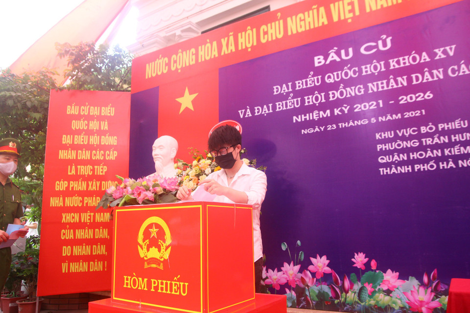 Hòa cùng không khí của ngày hội non sông, hơn 5 triệu cử tri Hà Nội cũng sẽ thực hiện quyền bầu cử đại biểu Quốc hội khóa XV và đại biểu Hội đồng nhân dân các cấp nhiệm kỳ 2021-2026 trong ngày hôm nay. (Ảnh: PV/Vietnam+) 