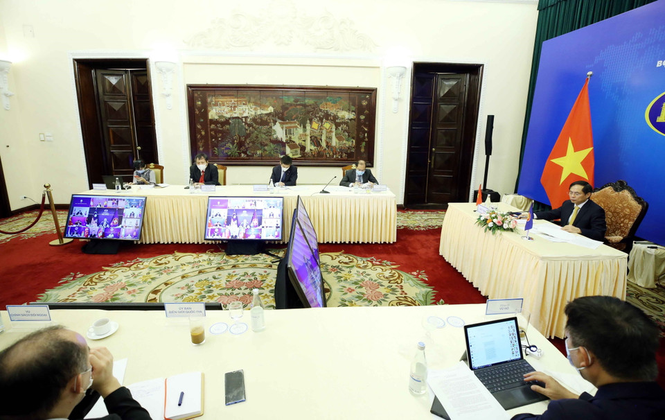 Bộ trưởng Ngoại giao Bùi Thanh Sơn tham dự Hội nghị Bộ trưởng Ngoại giao ASEAN-Australia theo hình thức trực tuyến. (Ảnh: Phạm Kiên/TTXVN)