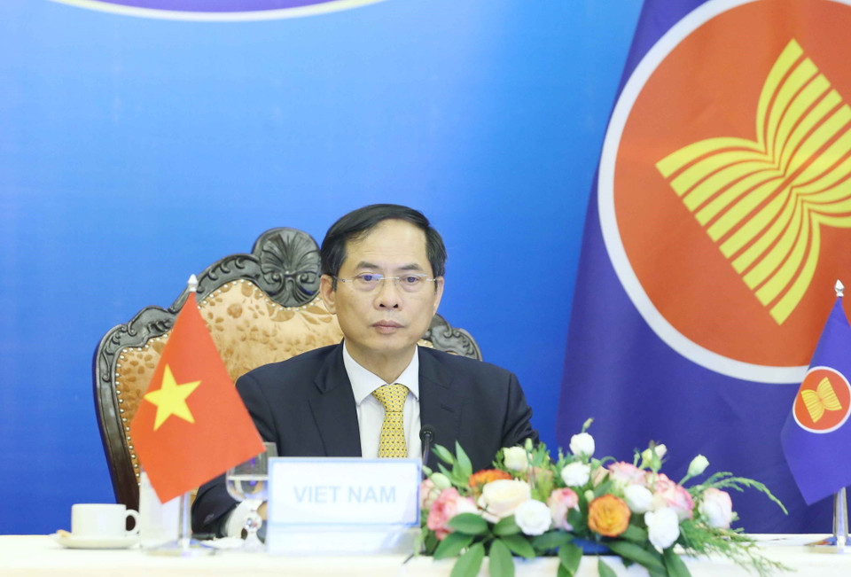 Bộ trưởng Ngoại giao Bùi Thanh Sơn tham dự Hội nghị Bộ trưởng Ngoại giao ASEAN-Australia theo hình thức trực tuyến. (Ảnh: Phạm Kiên/TTXVN)