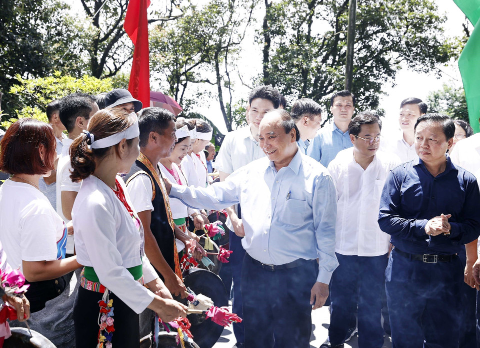 Hoạt động của Chủ tịch nước tại Đền thờ Bác Hồ. (Ảnh: Thống Nhất/TTXVN)