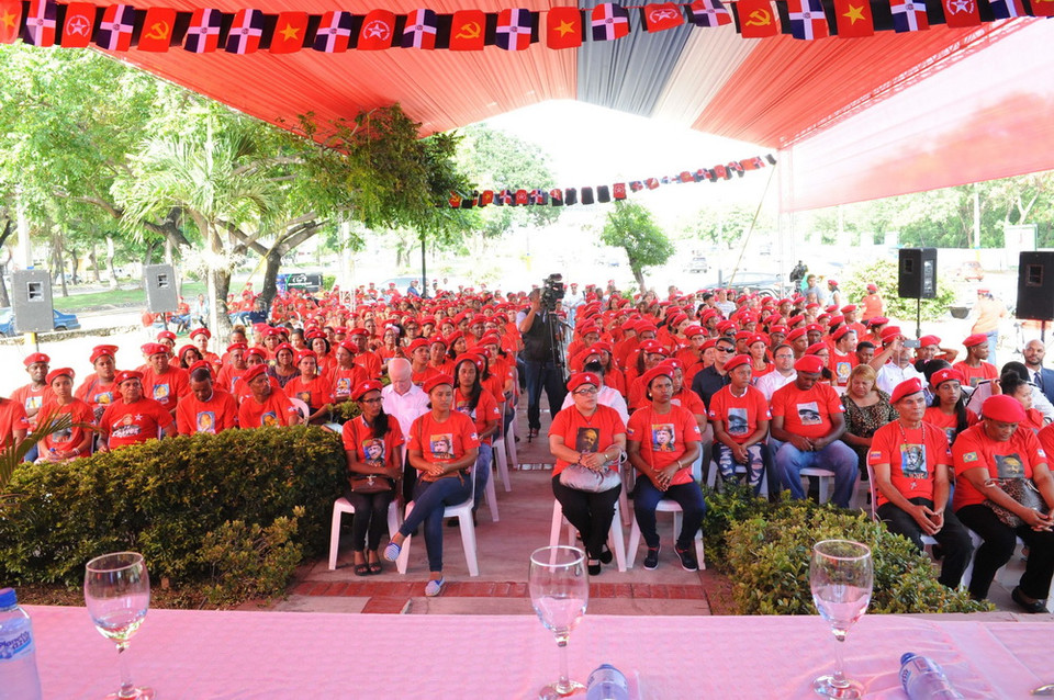 Khoảng 500 đảng viên và người ủng hộ MIU tham gia lễ tôn vinh Chủ tịch Hồ Chí Minh. (Ảnh Lê Hà/TTXVN)