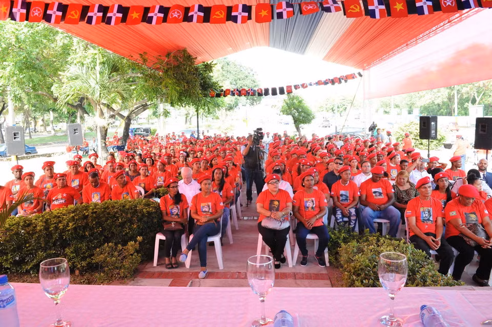 Khoảng 500 đảng viên và người ủng hộ MIU tham gia lễ tôn vinh Chủ tịch Hồ Chí Minh. (Ảnh Lê Hà/TTXVN)