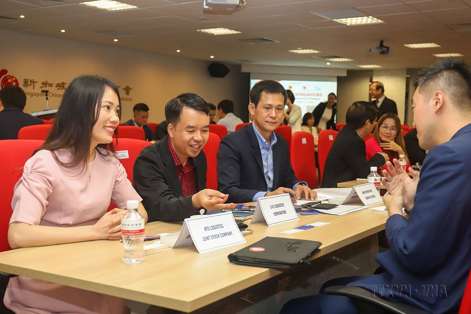 Doanh nghiệp hai nước gặp gỡ tại Tọa đàm Việt Nam-Singapore: Logistics, Thương mại và Kết nối tại Singapore ngày 5/4/2023). (Ảnh: Lê Dương/TTXVN)