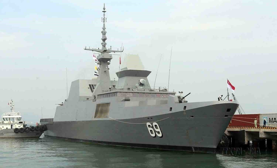 Tàu khu trục của Hải quân Singapore cập cảng Tiên Sa, tiến hành chuyến thăm thành phố Đà Nẵng trong 4 ngày từ 26-29/4/2018. (Ảnh: Trần Lê Lâm/TTXVN)