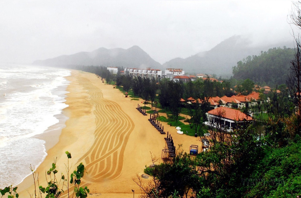 Singapore là đối tác thương mại thứ 4 của Việt Nam trong ASEAN và tiếp tục là nhà đầu tư lớn nhất vào Việt Nam trong ASEAN. Trong ảnh: Khu du lịch Laguna Lăng Cô tại Khu kinh tế Chân Mây-Lăng Cô (Thừa Thiên-Huế) do Công ty TNHH Laguna Việt Nam - thuộc sở hữu của Tập đoàn Banyan Tree (Singapore) làm chủ đầu tư. (Ảnh: Danh Lam/TTXVN)