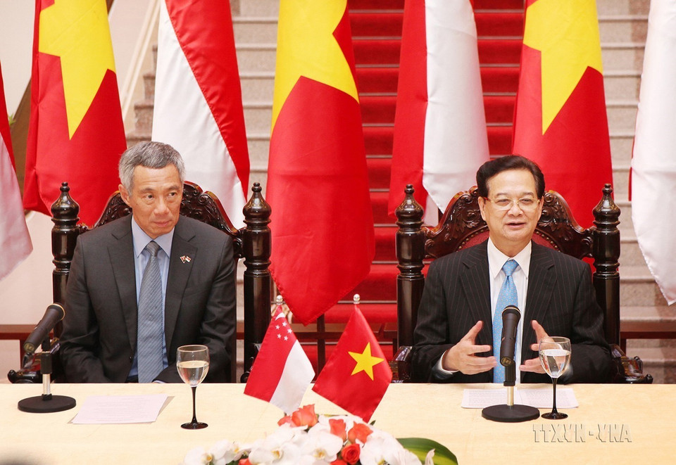 Tháng 9/2013, trong chuyến thăm của Thủ tướng Lý Hiển Long tới Việt Nam và kỷ niệm 40 năm thiết lập quan hệ ngoại giao, hai bên đã ra Tuyên bố chung về thiết lập Quan hệ Đối tác Chiến lược Việt Nam-Singapore. (Ảnh: Lâm Khánh/TTXVN)