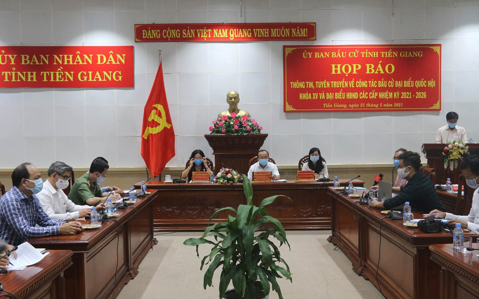 Quang cảnh buổi họp báo của Ủy ban bầu cử tỉnh Tiền Giang thông tin về công tác chuẩn bị bầu cử đại biểu Quốc hội khóa XV và đại biểu Hội đồng nhân dân các cấp nhiệm kỳ 2021-2026. (Ảnh: Minh Trí/TTXVN)