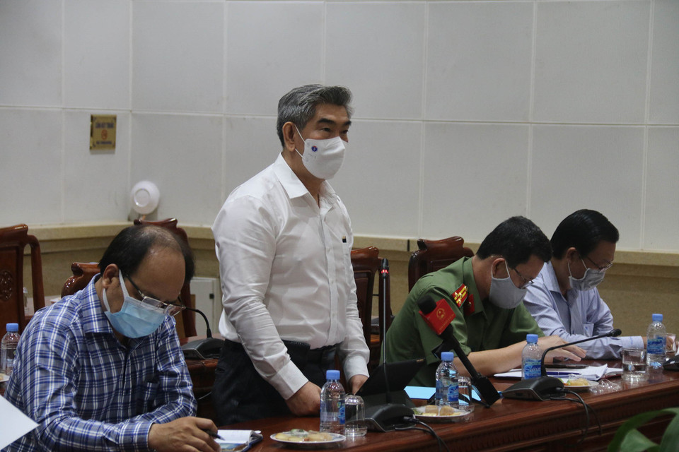 Giám đốc Sở Y tế tỉnh Tiền Giang Trần Thanh Thảo trả lời phóng viên. (Ảnh: Minh Trí/TTXVN)