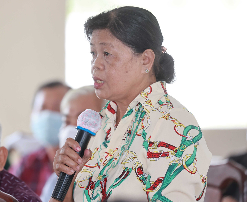 Bà Phạm Thị Mỹ, cử tri xã Xuân Thới Sơn, huyện Hóc Môn phát biểu chiều 20/5. (Ảnh: Thống Nhất/TTXVN)