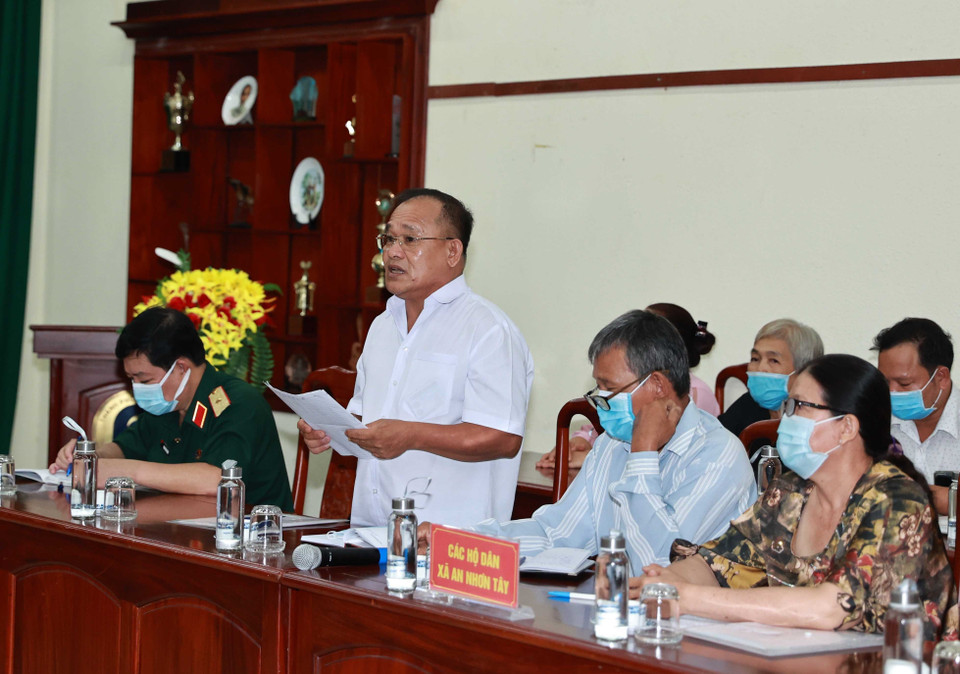 Ông Đoàn Văn Xuân, xã An Nhơn Tây phát biểu. (Ảnh: Thống Nhất/TTXVN)