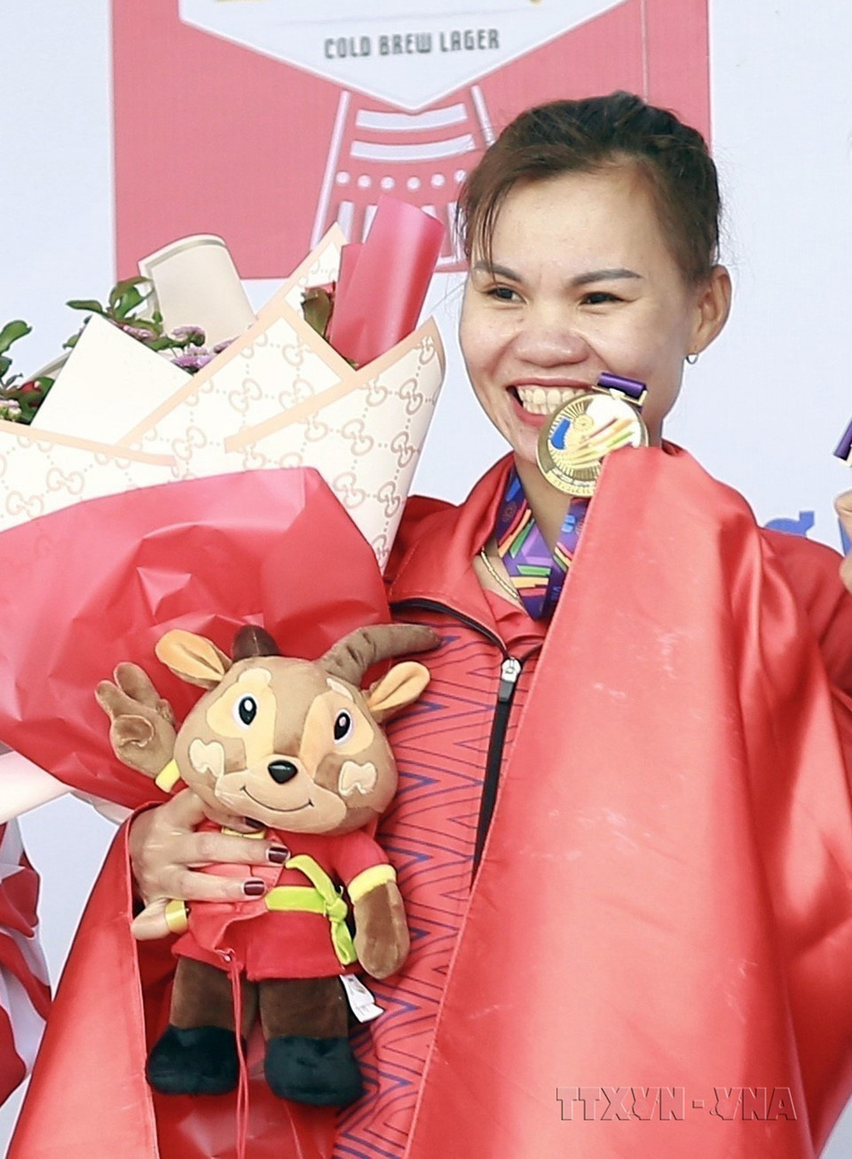 Vận động viên dân tộc Mường Đinh Thị Như Quỳnh giành huy chương Vàng nội dung thi đấu Xe đạp Băng đồng Olympic nữ. (Ảnh: Trọng Đạt/TTXVN)