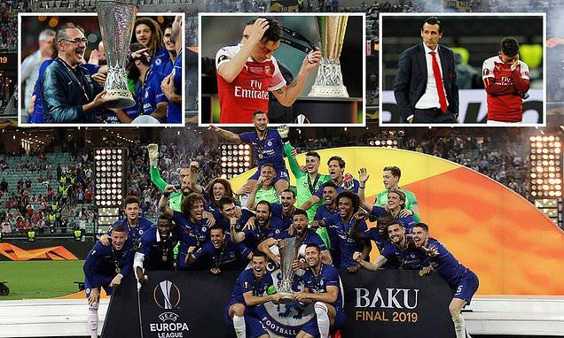 Hình ảnh trái ngược của Chelsea và Arsenal sau khi trận cầu khép lại.