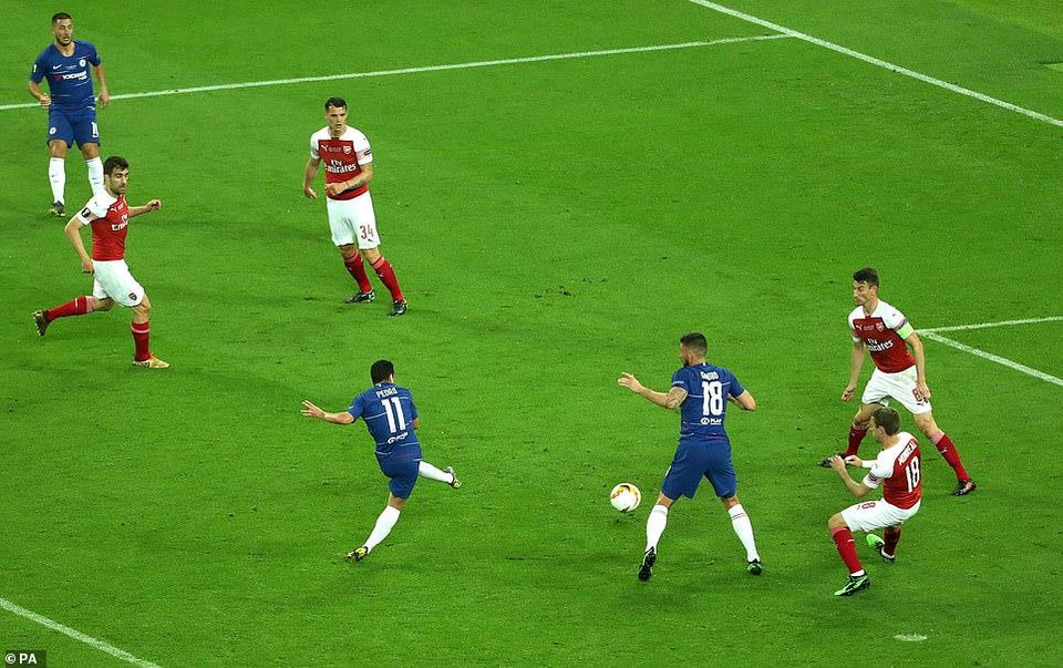 Đến phút 60, Pedro nhân đôi cách biệt sau pha dứt điểm 1 chạm bằng chân trái.