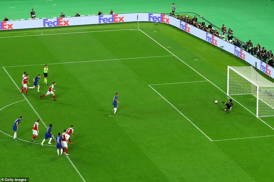 Chỉ đúng 5 phút sau, ngôi sao người Bỉ đã có bàn thắng cho riêng mình ở trận này khi thực hiện thành công quả 11m.