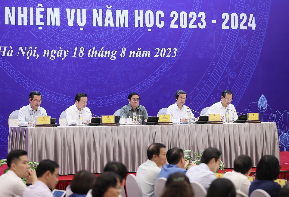Hình ảnh Thủ tướng Phạm Minh Chính dự Hội nghị Tổng kết năm học 2022-2023 và Triển khai Nhiệm vụ năm học 2023-2024. (Ảnh: Dương Giang/TTXVN)