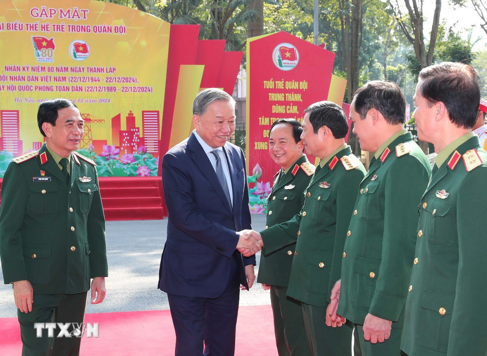 Tổng Bí thư Tô Lâm với các đại biểu tại buổi gặp mặt. (Ảnh: Trọng Đức/TTXVN)