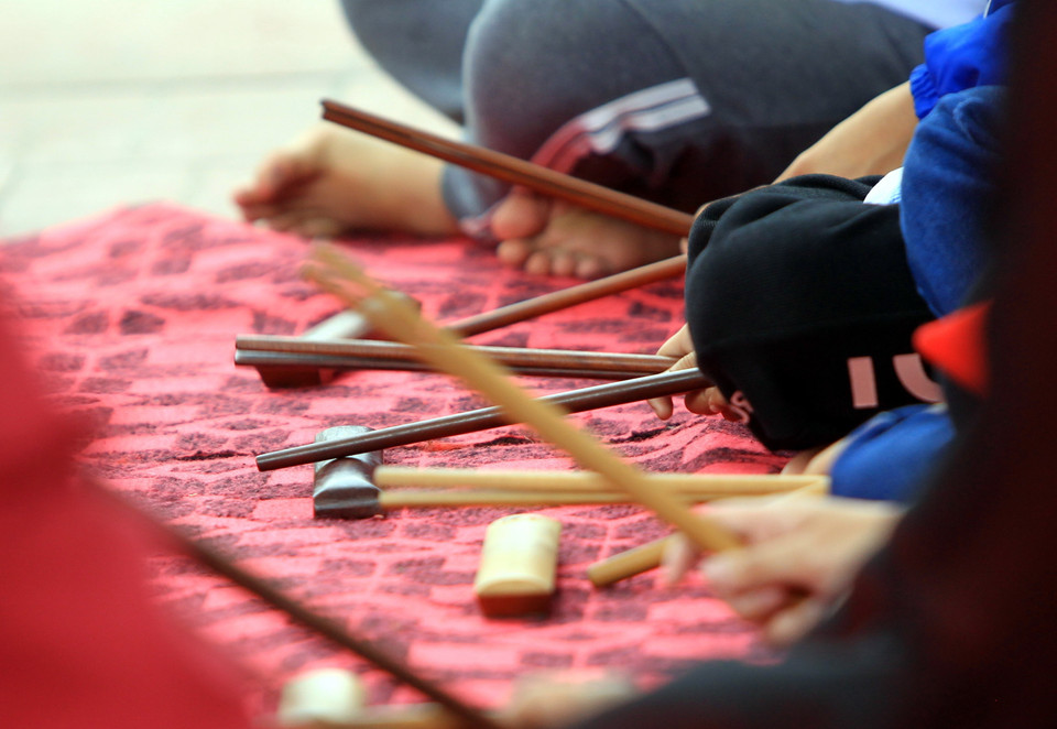 Nhịp phách trong ca trù. (Ảnh: An Đăng/TTXVN)