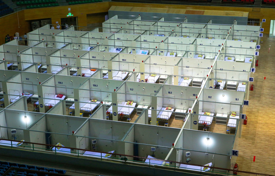 Bệnh viện dã chiến Cung thể thao Tiên Sơn giai đoạn 1 triển khai 300 giường điều trị. (Ảnh: Trần Lê Lâm/TTXVN)